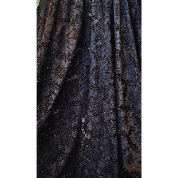 Bandage-style, mermaid cut evening dress - Picture 3 of 3